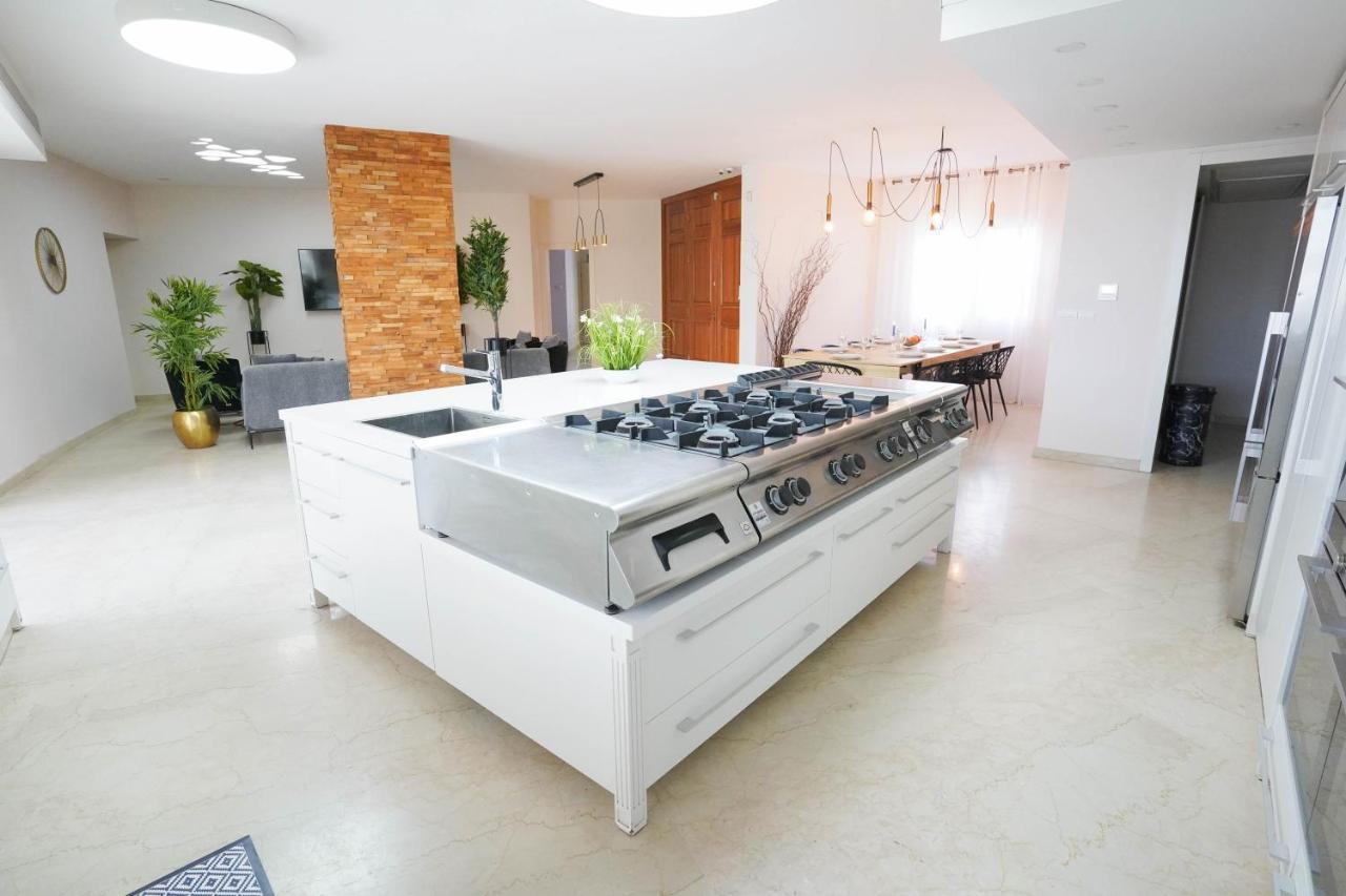 Yalarent Enorma Complex With Shared Heated Pool Appartement Eilat Buitenkant foto